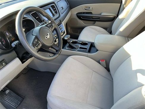 Used 2019 Kia Sedona LX image 24