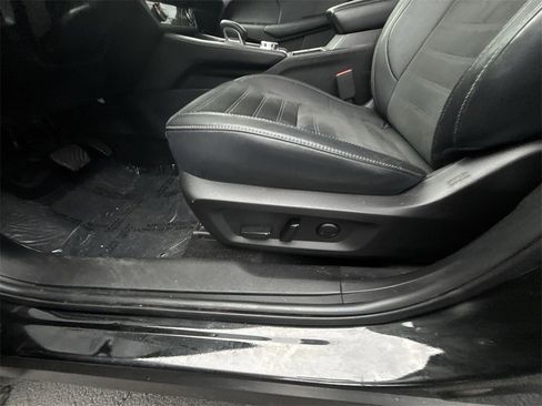 Used 2023 Mitsubishi Outlander SE image 18