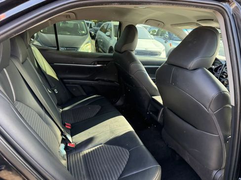 Used 2019 Toyota Camry SE FWD image 9