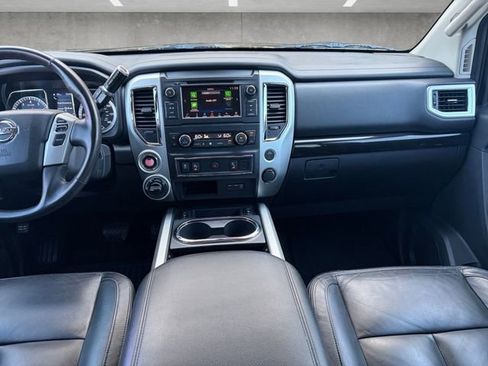 Used 2019 Nissan Titan SV w/ SV Convenience Package image 3