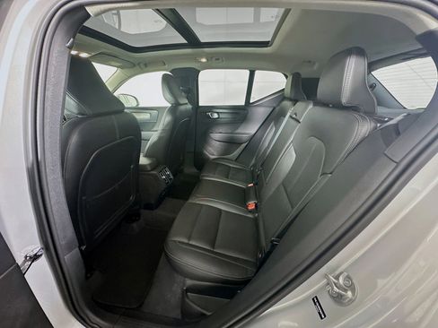 Used 2025 Volvo XC40 B5 Core image 28
