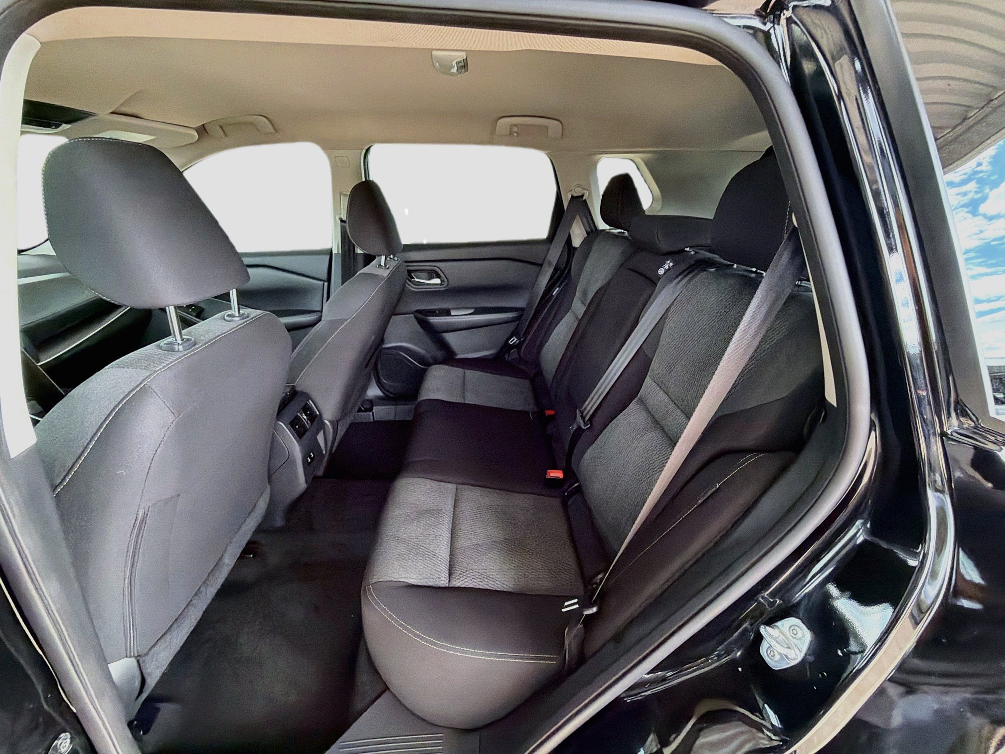 Used 2025 Nissan Rogue SV AWD/4WD image 27