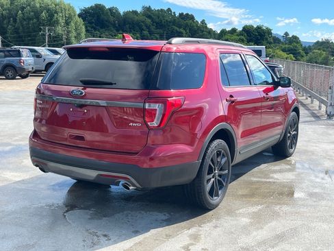 Used 2017 Ford Explorer XLT w/ Equipment Group 202A AWD/4WD image 3