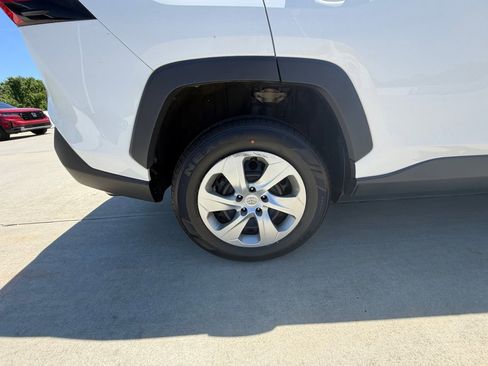 Used 2021 Toyota RAV4 LE FWD image 27