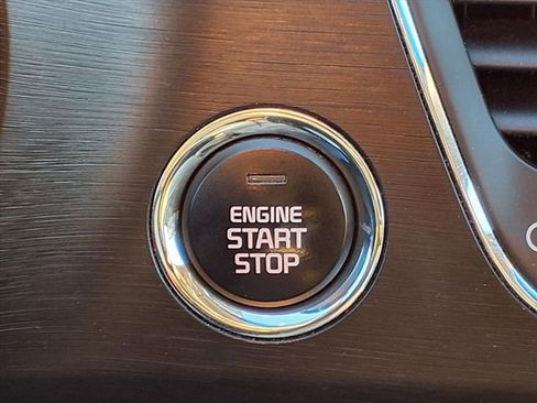 Used 2017 Kia Sedona LX w/ LX Essentials Premium Package FWD image 15
