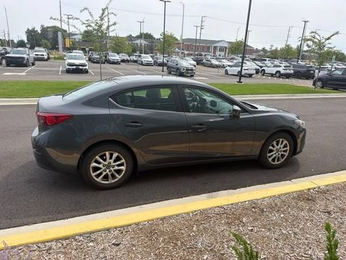 Used 2016 MAZDA MAZDA3 i Sport w/ Preferred Equipment Package FWD image 12