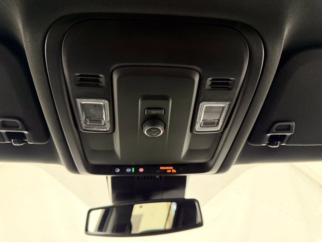 Used 2025 Chevrolet Suburban Z71 AWD/4WD image 40
