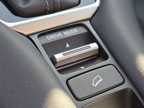 Certified 2024 Honda HR-V EX-L image 9