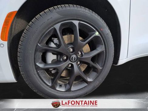 New 2026 Chrysler Pacifica Limited w/ S Appearance Package image 33