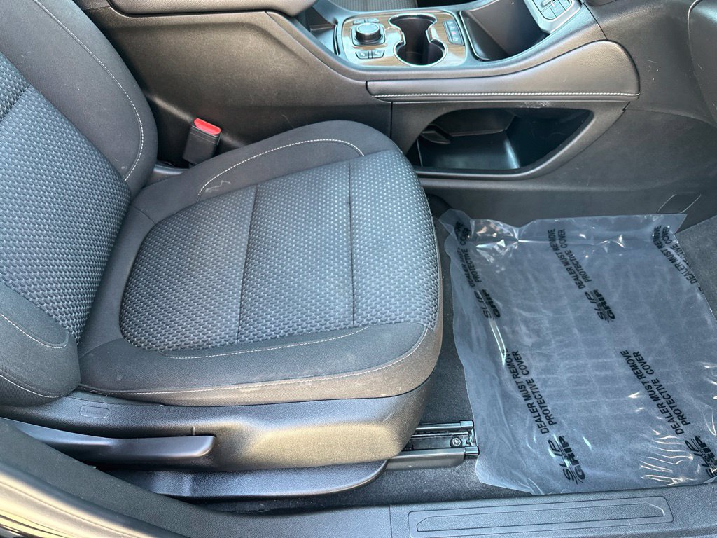 Used 2023 GMC Acadia SLE w/ Driver Convenience Package FWD image 15