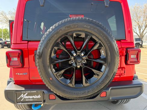 Used 2024 Jeep Wrangler Sahara image 14