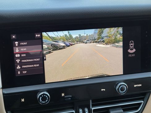 Certified 2023 Porsche Macan image 18