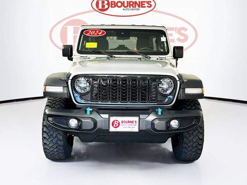 Used 2024 Jeep Wrangler Unlimited AWD/4WD image 4