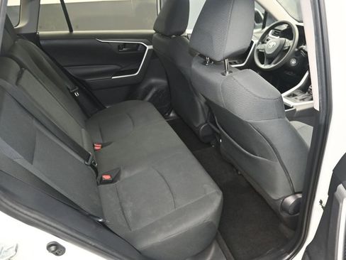 Used 2020 Toyota RAV4 LE FWD image 11