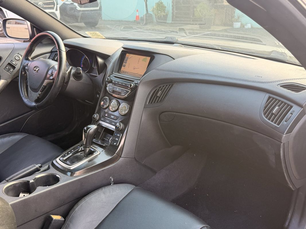 Used 2015 Hyundai Genesis 3.8 RWD image 9