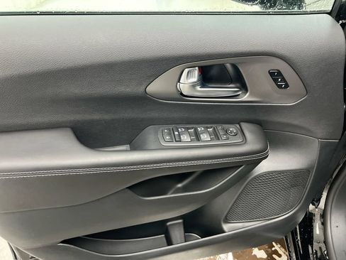 New 2027 Chrysler Pacifica Select AWD/4WD image 21
