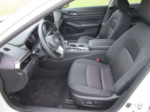 Used 2025 Nissan Altima 2.5 SV w/ SV Special Edition Package image 17