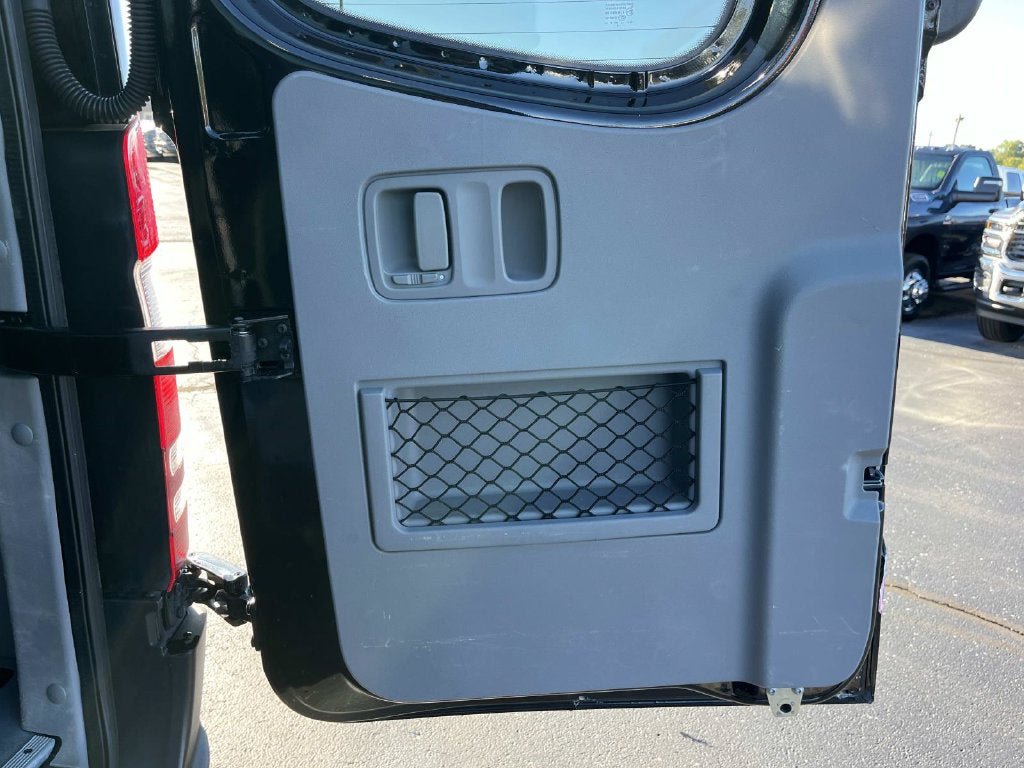 Used 2015 Mercedes-Benz Sprinter 2500 image 23