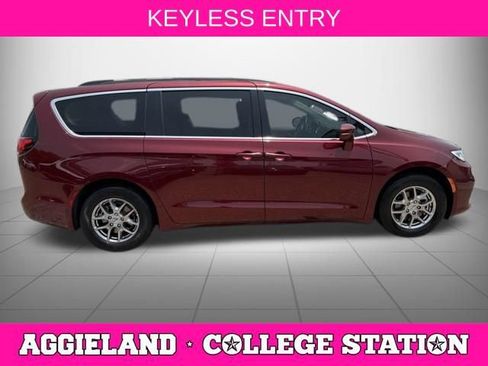 Used 2021 Chrysler Pacifica Touring w/ Cold Weather Group FWD image 4