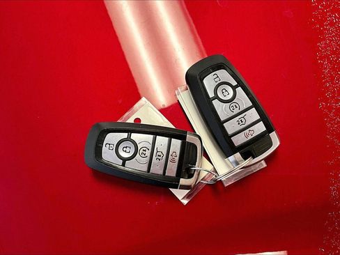 Used 2020 Ford Explorer XLT w/ Equipment Group 202A image 9