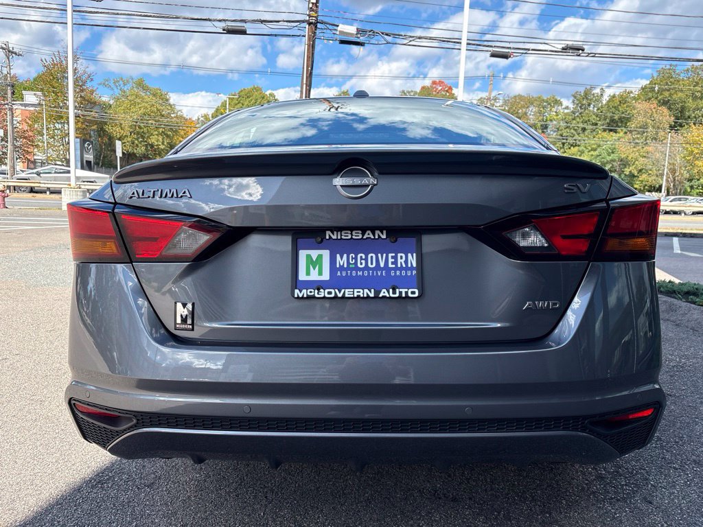 Used 2024 Nissan Altima 2.5 SV AWD/4WD image 7
