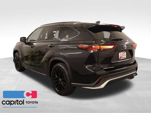 Certified 2025 Toyota Highlander XSE AWD/4WD image 5