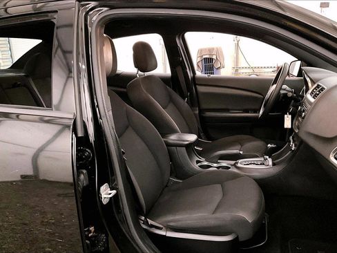 Used 2013 Dodge Avenger SE image 8