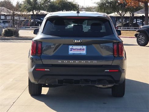 Used 2021 Kia Sorento LX image 7