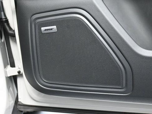 Certified 2025 Porsche Macan image 30