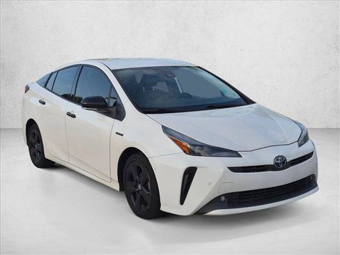 Used 2022 Toyota Prius FWD image 2