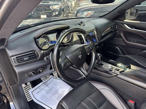 Used 2018 Maserati Levante GranSport image 11