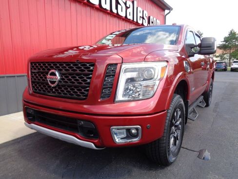 Used 2017 Nissan Titan PRO-4X AWD/4WD image 11