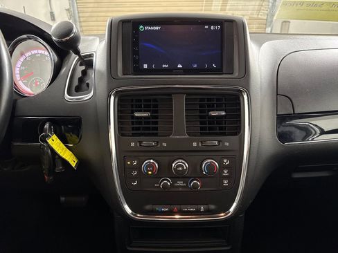 Used 2015 Dodge Grand Caravan SE image 16