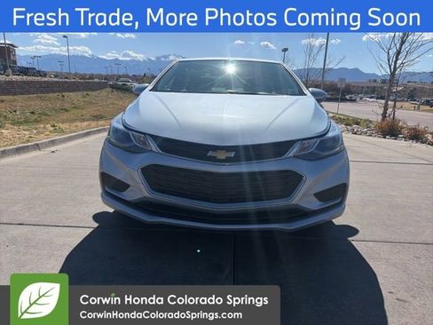 Used 2017 Chevrolet Cruze LT w/ Convenience Package FWD image 2