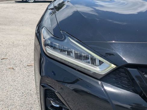 Used 2021 Nissan Maxima SR w/ Sport Mat Group FWD image 9