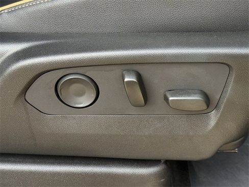 Used 2023 GMC Yukon AT4 w/ AT4 Premium Package image 32