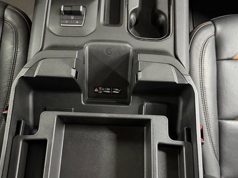 Used 2023 GMC Sierra 1500 AT4 w/ AT4 Premium Package AWD/4WD image 39