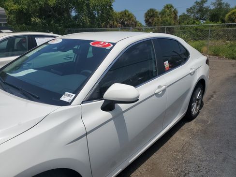 Certified 2022 Toyota Camry LE FWD image 5