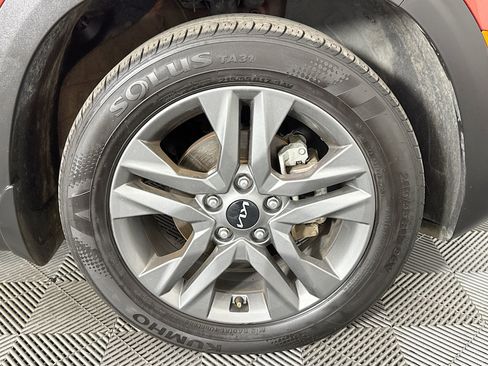 Used 2023 Kia Seltos S w/ Navigation Package FWD image 30