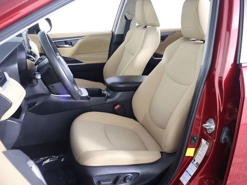 Used 2022 Toyota RAV4 XLE AWD/4WD image 25