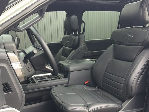 Used 2026 Ford F450 Platinum w/ FX4 Off-Road Package image 35