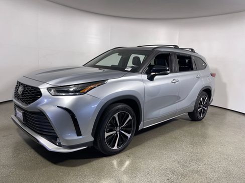 Used 2021 Toyota Highlander XSE FWD image 7