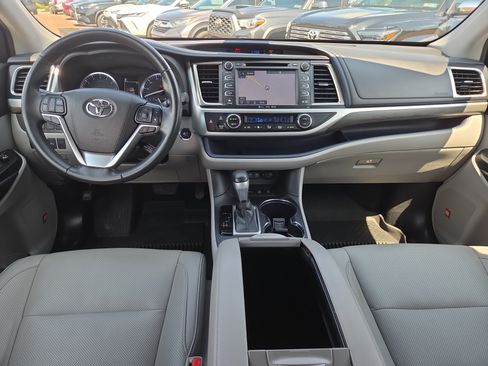 Certified 2019 Toyota Highlander Limited AWD/4WD image 22