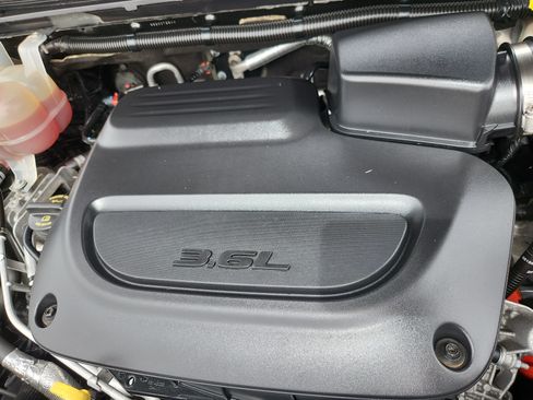 Used 2022 Chrysler Pacifica Touring-L FWD image 19