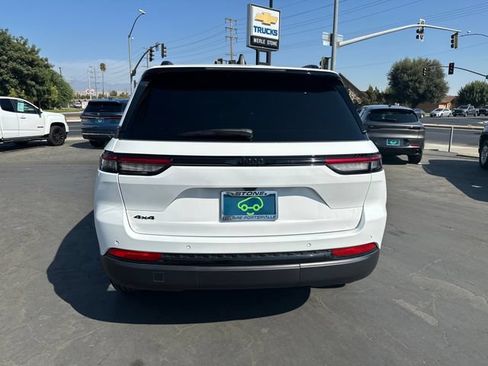 Used 2024 Jeep Grand Cherokee Altitude AWD/4WD image 6