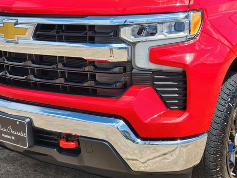 Used 2024 Chevrolet Silverado 1500 LT w/ Z71 Off-Road Package AWD/4WD image 10