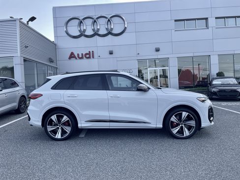 Certified 2025 Audi SQ5 Premium Plus w/ Premium Plus Package AWD/4WD image 3