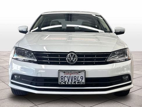 Used 2018 Volkswagen Jetta SEL FWD image 2