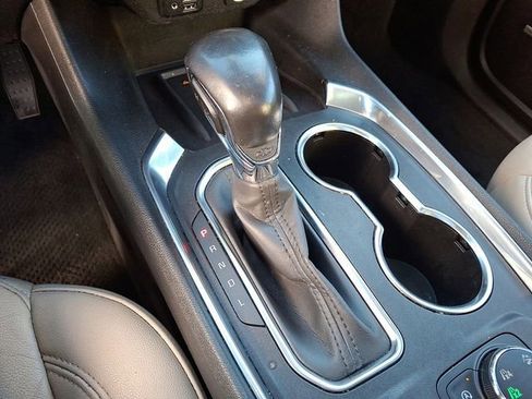 Used 2022 Chevrolet Traverse LT w/ LT Premium Package image 28