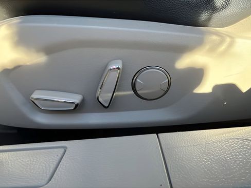 Used 2020 Ford Fusion SE image 22